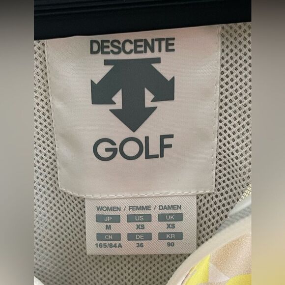 Descente Golf Stylish Yellow and White Women's Jacket - Picture 3 of 6
